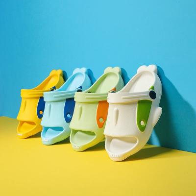 China New Cartoon Flat Anti-skid Slippers Kids Summer Outdoor Custom Shoes Sports Sandal EVA Adorable Shark Kids Slippers for sale