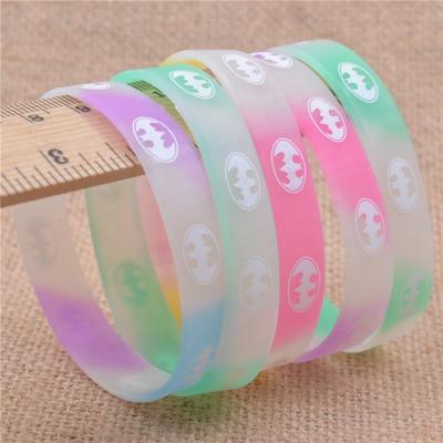 China Customized Logo Wholesale Personalized Luminous Silicone Wristbands Casual/Athletic Sports Wristband for sale