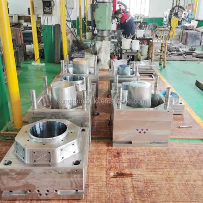 China Oil Bucket Iron OEM Injection Molds With 20 Liter Containers In China for sale