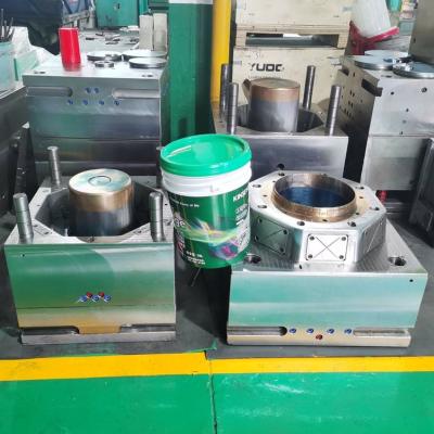 China Painting steel plastic containers mold for injection molding machine in china mold factory for sale