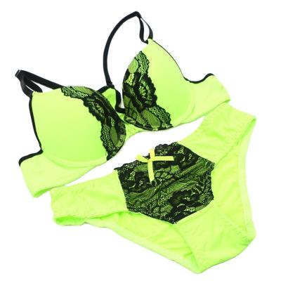 China Comfortable and sexy QUICK DRY style back buckle explosion style cross front beauty plus size bra lace sports bra set for sale