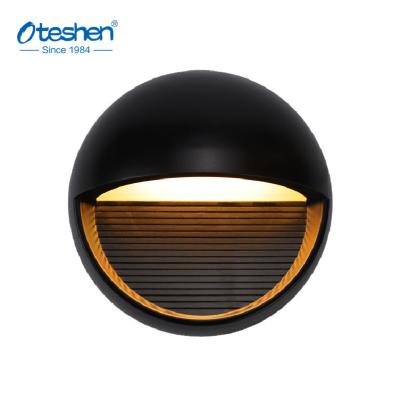 China Polycarbonate Outdoor Coastal Round Led Wall Light Ip65 Garden Decoration Waterproof Modern Led Lighting Fixtures Outdoor Wall Lamps for sale