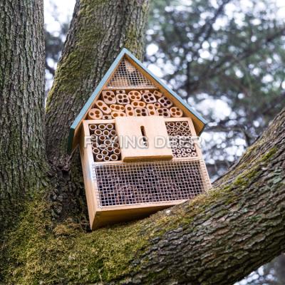 China Sustainable Outdoor Solid Wooden Birds' Nest , Small Wooden Bird House for sale