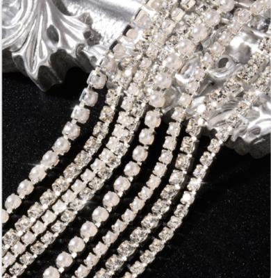 China Fashionable Claw Diamond Chain With Rhinestone Pearl Alloy 25cm Nail Decoration Luxury Handcrafted Baroque Chain for sale