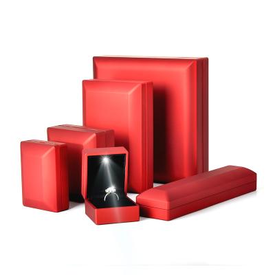 China New fashion red led-jewelry-pendant lacquered pendant earring small portable ring branded jewelry boxes with UV led light led-pendant for sale