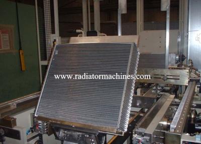 China Servo van de de Radiatorkern van Typemultirow de Bouwersmachine voor Zware Vrachtwagenradiators Te koop