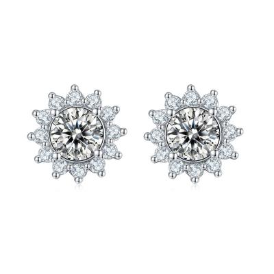 China TRENDY Silver Moissanite Stud Earrings 0.5Carat Round Moissanite Stud Earrings for sale