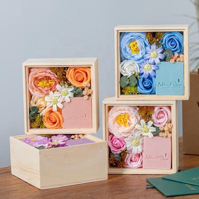 China M147 Wholesale Beautiful Colorful Preserved Handmade Soap Flower Gift Box Artificial Roses Set Flower Soap Gift Set For Mom Valentines Day Wedding en venta