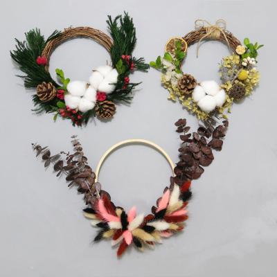 China Christmas R349 Silk Dried Flowers and Pampas Flower Garland Christmas Wreath Decorative Garlands for sale