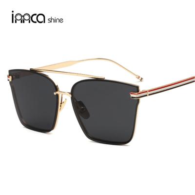 China Eyewear Trade 2021 Fashionable Luxury Movie Sunglasses Metal Colors New Retro Reflective Sunglasses for sale