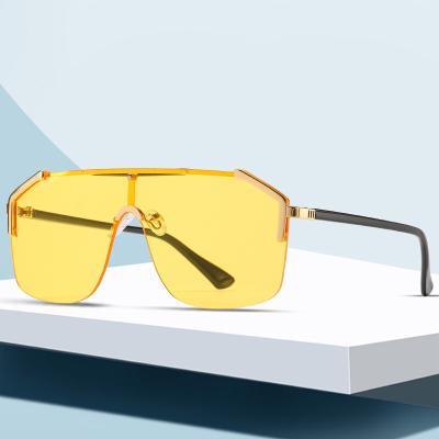 China Fashion INNCA Sunglasses SHINE Newest Retro Gradient 0291 To Color Big Rivet Women And Men Sun Shading Oversized One Piece Sunglasses for sale