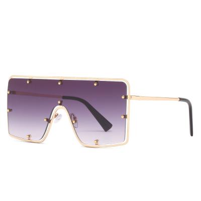 China Fashion INNCA Sunglasses SHINE Newest Retro Gradient 7143 To Color Big Rivet Women And Men Sun Shading Oversized One Piece Sunglasses for sale