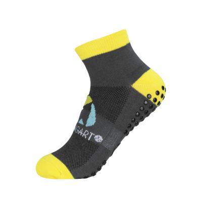 China QUICK DRY Custom Logo Color Yoga Socks Exercise Fitness Non Slip With Grips Men Recycled Sports Yoga Socks for sale