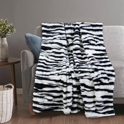 China Anti-pilling 100% Polyester Warm Soft Thick Faux Fur Blanket Custom Made Viable For Winter for sale