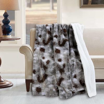 China Durable Ultra Soft 100% Polyester Print Plush Faux Fur Blanket for sale