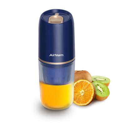 China Reversing Function Mini Portable Juicer USB Rechargeable Slow Juicer Fruit Squeezer Cordless Fruit Squeezer for sale