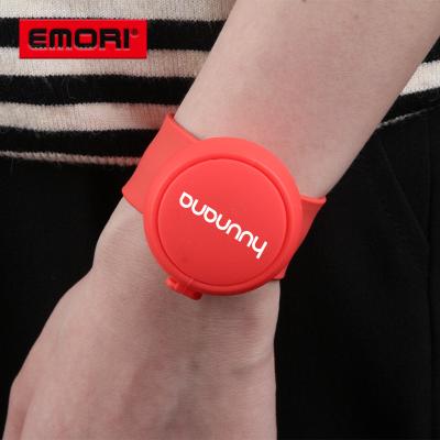 China 2021 Round Shape Durable Hand Sanitizer Alcohol Hand Wash Gel Wristband Dispenser Empty Hand Sanitizer Wristband Bracelet for sale