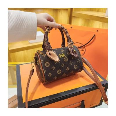 China Fashion Customized Products Famous Brand Designer Pu Shoulder Messenger Handbags For Women for sale