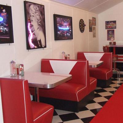 China Mid Century Retro Mid Century V Shape Diner Back Booth And Table Set Red And White Leather American Table And 1950s Formica Diner Booth for sale