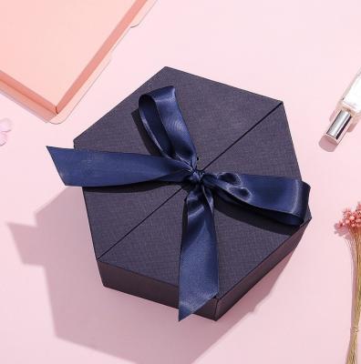 China Recyclable Custom Design Wedding Decorative Luxury Paper Bridesmaid Gift Packaging Box for sale