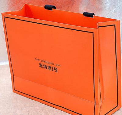 China LE 250g Large Custom Printed Luxury Gift Recyclable Strong Shopping Paper Bags for sale