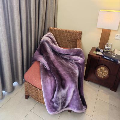 China 2022 Simple Warm Wearable Simple Fashion Raschel Polyester Single Striped Blanket for sale