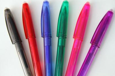 China Friction Erasing 0.7mm Erasable Ink Pen With 20 Vibrant Colors for sale