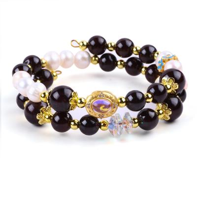 China Granate de 8 mm y perla blanca con espaciador de flores con perlas doble brazalete para uso diario en venta