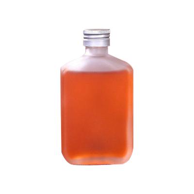 China Environmental Friendly Flask 500ml Clear Flat Beverage Packing Cold Brew Coffee Whiskey Glass Bottles For Liquor Tea for sale