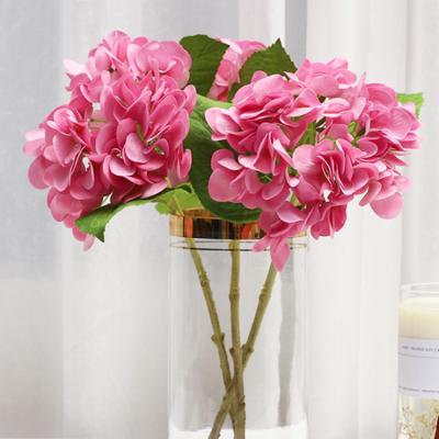 China Simple touch natural wedding hand feel moisturizing simulation faux flower home living room decoration flower for sale