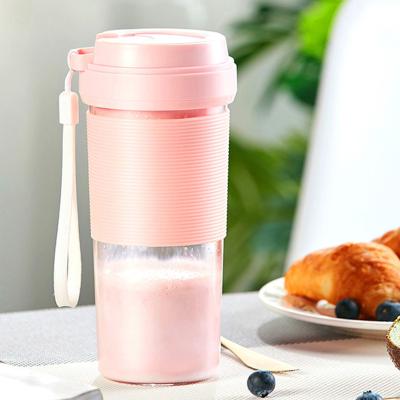 China Small MOQ Chopper Blender Cup USB Fashion Multifunctional Youth Amazon Style Rechargeable Juicer Mini Bottle Electric Portable Blender Blender for sale