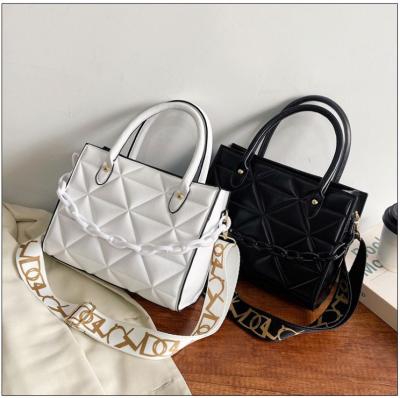 China 2021 New Color Square Bag Women's Durable Handbags Simple Pu Shoulder Messenger Bag Diamond Lattice Pattern Plus Size for sale