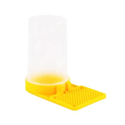 China Animal Feeders Bee Water Feeder Plastic Beekeeping From Changda Bees en venta