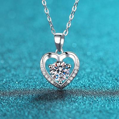 China NECKLACES Fashion Jewelry Necklace 925 Sterling Silver Sparkling Moissanite Heart Pendant Necklace for sale