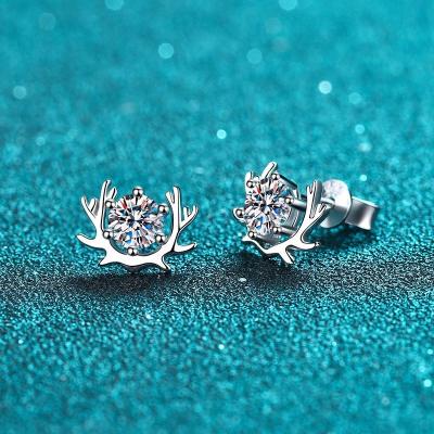 China Vintage Silver Moissanite Diamond Stud Earrings 925 White Gold Plated One Carat Moissanite Stud Earrings Fashion Earrings for sale