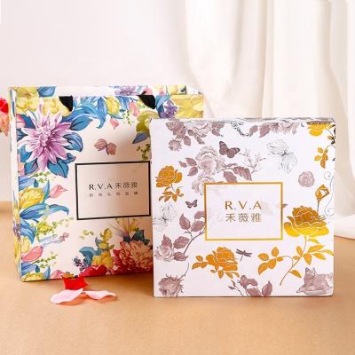 China Custom Materials Luxury Color Printing Recycled Corrugated Box Clothes Cheap Packaging Box With Lid Corrugated Gift Box for sale