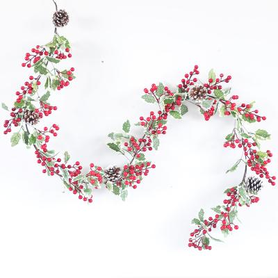 China Handcrafted Artificial Holly Berry Garland Table Decoration Holly Berries and Leaves Appliques for Christmas Decoration for sale