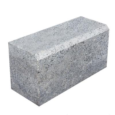 China Modern Cheap Price Natural Granite Curved Edge Stone. Wholesale Outdoor Garden Landscape Stone Paracarro Sidewalk for sale