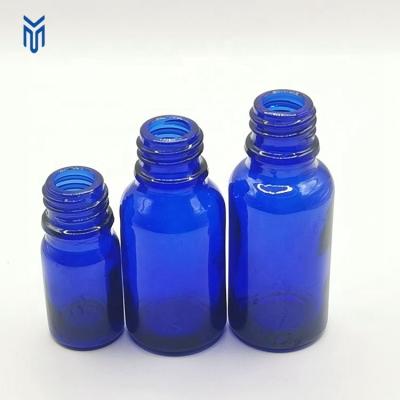 China Cosmetic Hot Sale 5ml 15ml 20ml Boston Round Blue Dropper Essential Oil Glass Bottle With Dropper Cap for sale