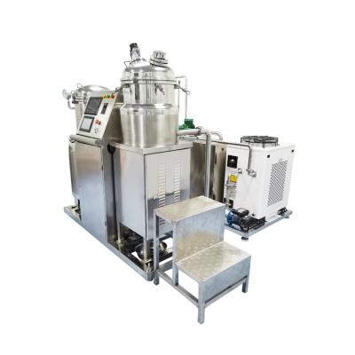 China Fried Food Frying Deoiling Machine Vegetable Frying Machine Low Temperature Vacuum for sale