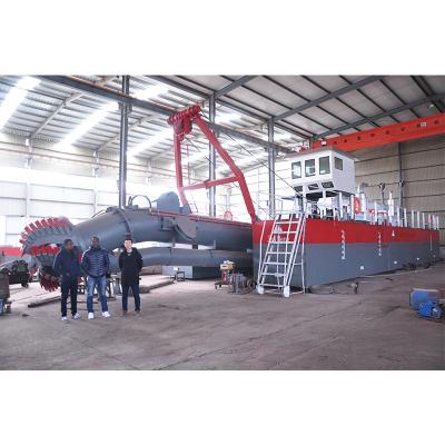 Cina Sand dredging or desilting 2500m discharge distance mechanical cutter suction dredger with high pressure water pipe in vendita