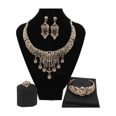 China Environmental Friendly High Quality Gold Plated Specially Designed Ladies Unique Gold Plated Jewelry Set Tasty Jewelry for sale