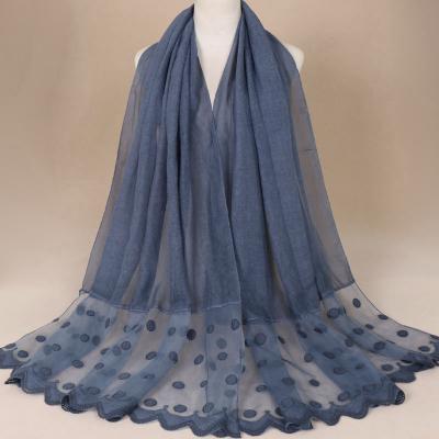 China Cotton and lace cotton and lace tie dyed hijab style solid color cotton lace dupatta women's headscarf ethnic malaysian muslim hijab bridal scarf for sale