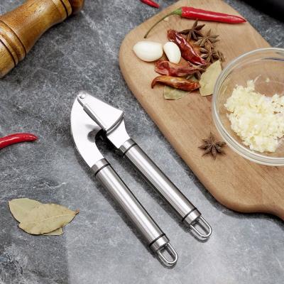 China Sustainable Kitchen Accessories Zinc Alloy Stainless Steel Portable Garlic Press And / Presser for sale