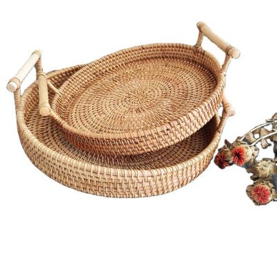 China Sustainable Rattan round bread serving basket handcrafted bread serving tray platter with wooden handle for sale