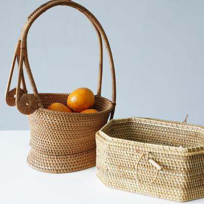 China Sustainable Hand Made Storage Basket Straw Flower Garden Pot Wedding Flower Girls Rattan Basket for sale