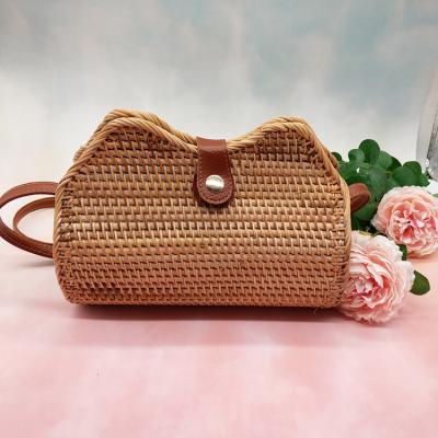 China Sustainable Handwoven Wicker Crossbody Wallet Boho Purse Adjustable Strap Rattan Oval Rattan Bag for sale