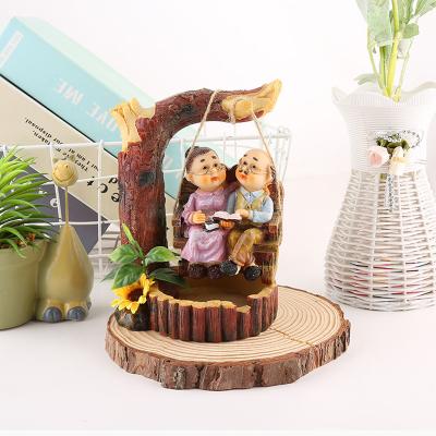 China European and American crafts resin China stretch love the old couples decoration bedroom home decoration gift wholesale for sale