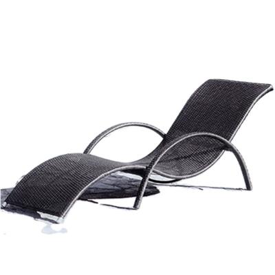 China Modern Rattan Sun Chaise Leisure Lounge Chair Garden Beach and Pool Tan Outdoor Pool Chairs for sale