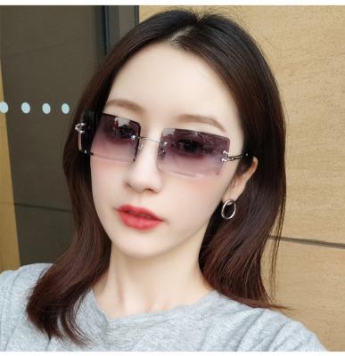 China 3009 New Arrival Hot Selling Rimless Ladies Trimming Web Celebrity Rimless Square Gradient Shading Women Fashion Street Shot Sunglasses for sale